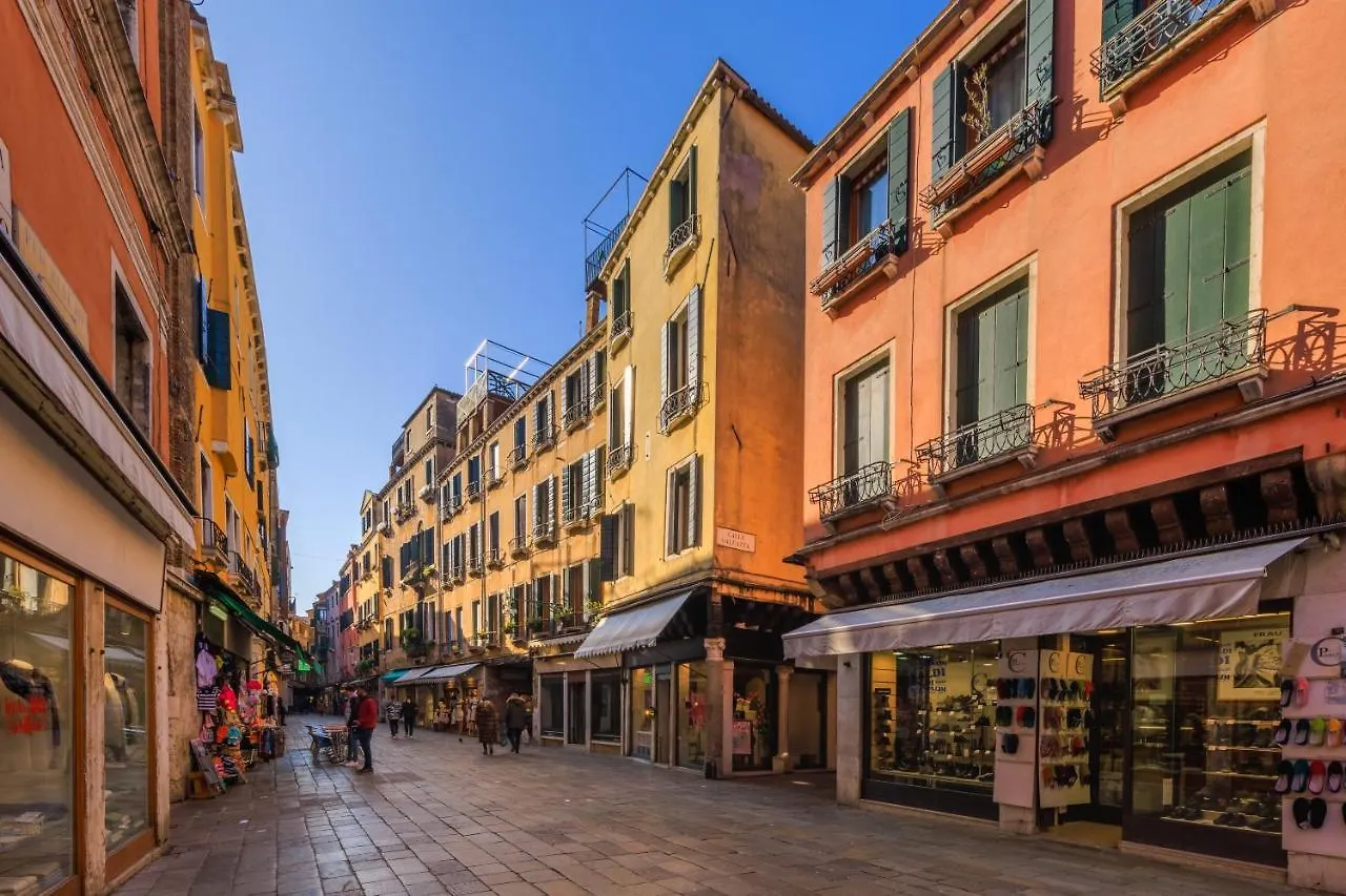 Rialto Bridge Luxury Apartment Veneza 0*,