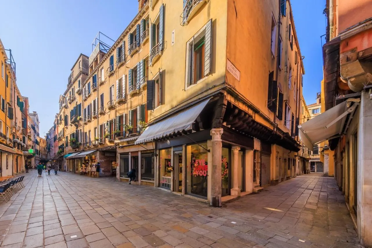 Rialto Bridge Luxury Apartment Venice