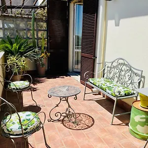 https://meraviglioso-attico-con-terrazza-panoramica.it-romehotels.com